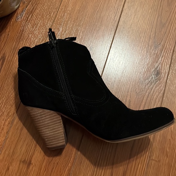 Suede Steve Madden booties with fringe detail - Picture 3 of 5